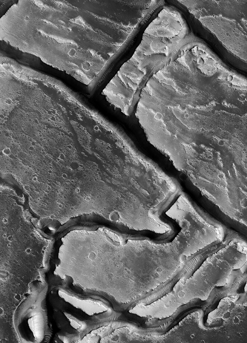 Illustration for article titled 8 Incredible Images That Make Mars Look Like A Petri Dish